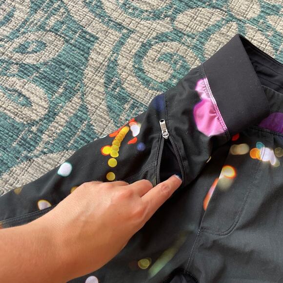 Lululemon Men's Shorts Black Multi-Color Lights Print - Size M - Picture 5 of 10